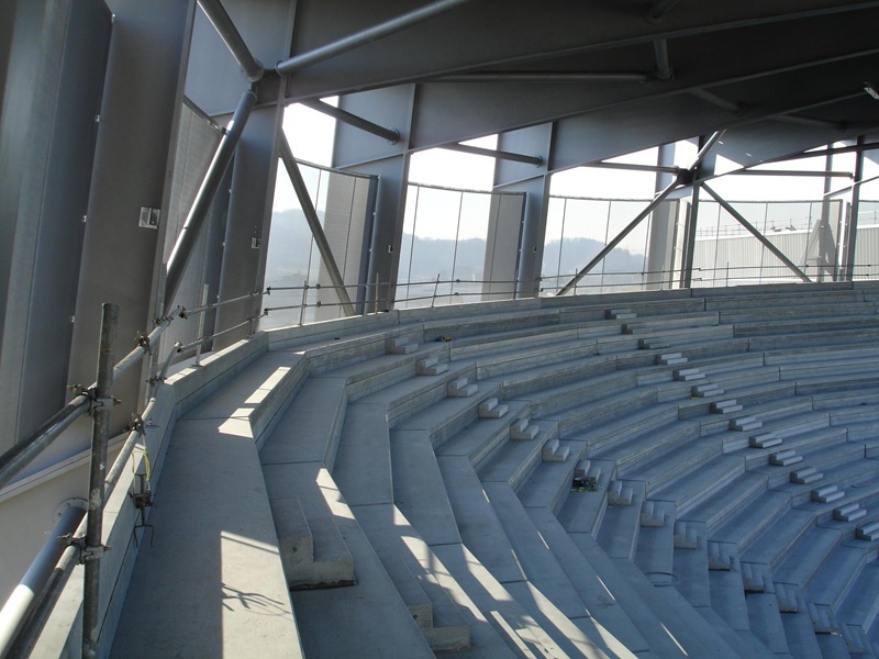 in der Arena, Sitzreihe oben