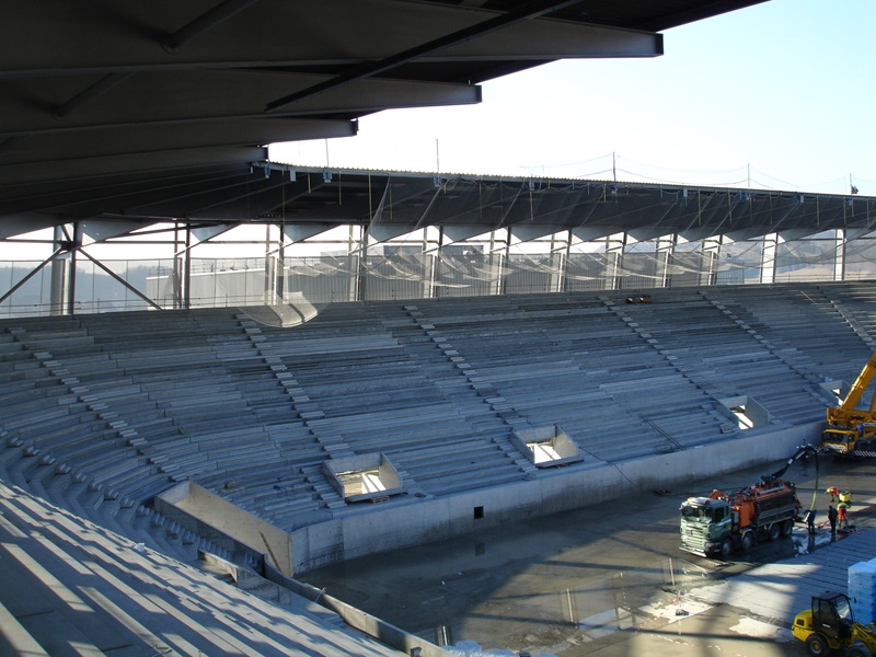 in der Arena, komplette Sitzreihe